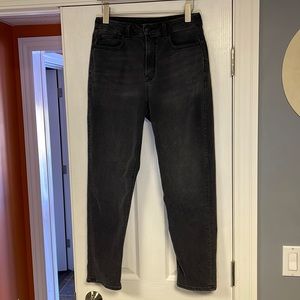 American eagle black/gray curvy mom jean